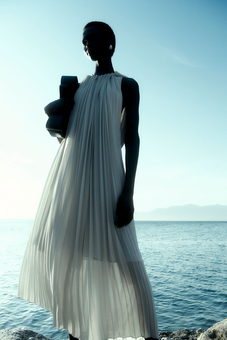 Fashion News, COS, Summer 2021, ชุดไปทะเล, เสื้อผ้าผู้หญิง, เสื้อผ้าผู้ชาย, ชุดสบายๆ, หลวมๆ, มินิมอลลิสต์, ออกใหม่, มาใหม่, ชุดว่ายน้ำ, รองเท้าแตะ, เสื้อเชิ้ต, เดรสเชิ้ต, กางเกงลำลอง, กางเกงหลวมๆ