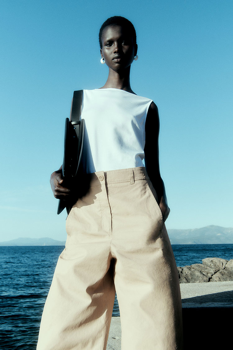 Fashion News, COS, Summer 2021, ชุดไปทะเล, เสื้อผ้าผู้หญิง, เสื้อผ้าผู้ชาย, ชุดสบายๆ, หลวมๆ, มินิมอลลิสต์, ออกใหม่, มาใหม่, ชุดว่ายน้ำ, รองเท้าแตะ, เสื้อเชิ้ต, เดรสเชิ้ต, กางเกงลำลอง, กางเกงหลวมๆ