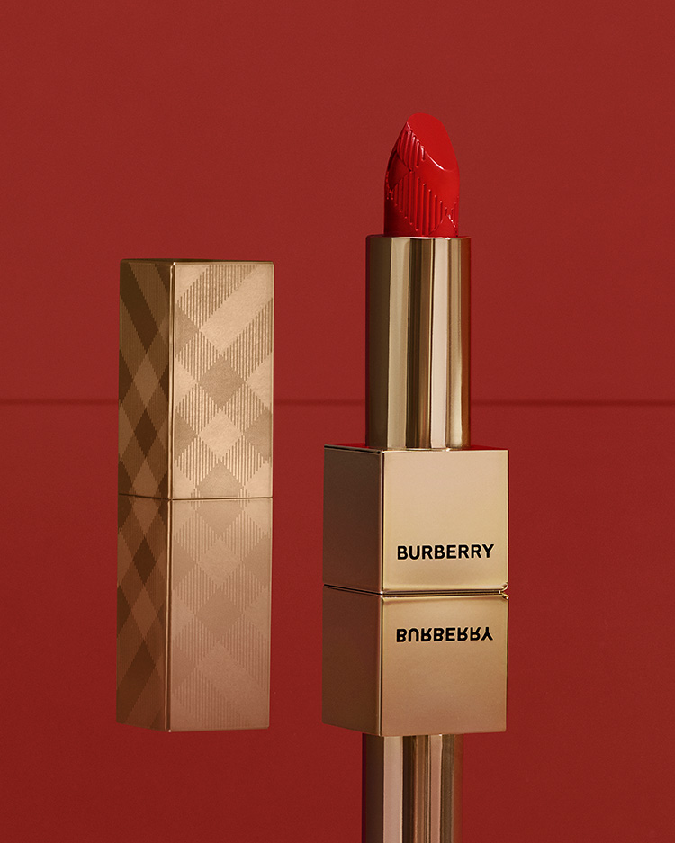 Beauty News, BURBERRY Beauty, BURBERRY KISSES, แคมเปญใหม่, New Campaign, Fran Summers, Brand ambassador, แบรนด์แอมบาสเดอร์, นางแบบ, Suffo Moncloa, ช่างภาพ