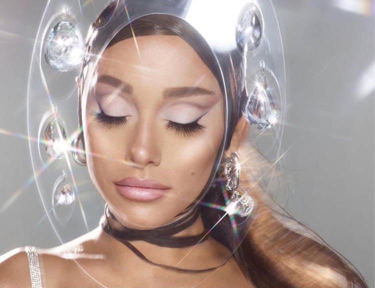 Beauty News, r.e.m. beauty, Ariana Grande, แบรนด์ใหม่, เครื่องสำอาง, เมคอัพ, แต่งหน้า, นักร้อง, แม่ค้า, คอลเลคชั่นใหม่, แบรนด์มาใหม่, ลอนช์, อายแชโดว์พาเลท, ลิปสติก, ลิปกลอส, อายแชโดว์, อายไลเนอร์, ไฮไลท์, ราคา, เท่าไร