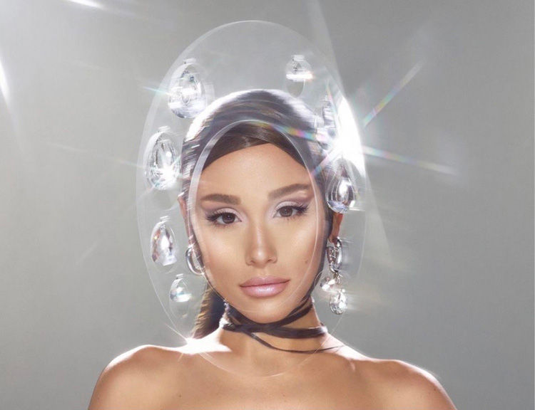 Beauty News, r.e.m. beauty, Ariana Grande, แบรนด์ใหม่, เครื่องสำอาง, เมคอัพ, แต่งหน้า, นักร้อง, แม่ค้า, คอลเลคชั่นใหม่, แบรนด์มาใหม่, ลอนช์, อายแชโดว์พาเลท, ลิปสติก, ลิปกลอส, อายแชโดว์, อายไลเนอร์, ไฮไลท์, ราคา, เท่าไร