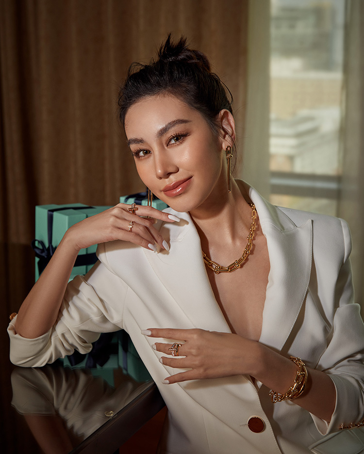 Fashion News, Tiffany & Co., Holiday 2021 Campaign, แคมเปญ, Tiffany T, Tiffany HardWear, โบว์-เมลดา สุศรี, ฟาง–ธนันต์ธรณ์ นีระสิงห์, เฟย์-พรปวีณ์ นีระสิงห์, ดาว-พิมพ์ทอง วชิราคม, พราว-อรณิชา กรินชัย