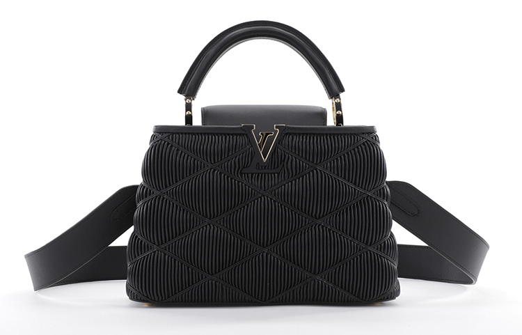 Fashion News, Louis Vuitton, Spring - Summer 2022, ประเทศไทย, หลุยส์ วิตตอง, Le Grand Bal, นิโกลาส์ เฌสกิแยร์,​ Nicolas Ghesquière,​ เสื้อผ้า, กระเป๋า, รองเท้า, เครื่องประดับ, นาฬิกาดิจิทัล, ลำโพงสปีกเกอร์, แว่นตา, แว่นกันแดด, เครื่องหัว, รองเท้าบู้ท, จิวเวลรี่