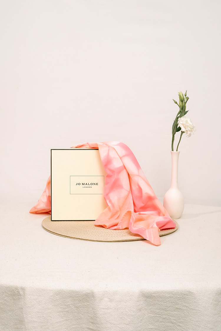 Beauty News, Jo Malone London, โจ มาโลน ลอนดอน, ประเทศไทย, ญาญ่า อุรัสยา เสปอร์บันด์, Jo Malone London Tie-Dyed, Limited Edition, ลิมิเต็ด เอดิชั่น, ผ้ามัดย้อม, จังหวัดแพร่, Nectarine Blossom & Honey