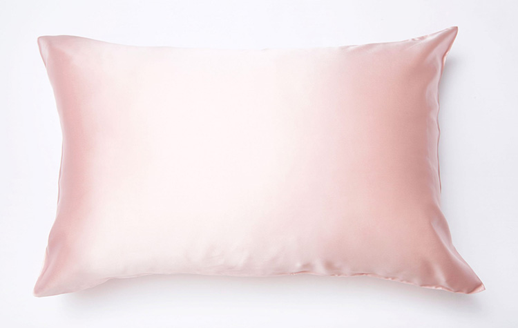 Lifestyle, ปลอกหมอน, Pillowcase, หมอน, Pillow, การนอน,​ Bedding, ปลอกหมอนบำรุงผิว, หน้าไม่ยับ, ลดสิว, ไม่เป็นสิว, ผ้าไหม, มัลเบอร์รี่, ผ้าคอตตอน, นุ่ม, เนียน, แอนตี้แบคทีเรีย, ไม่เป็นไรฝุ่น, Slip Pure Silk Queen Pillowcase, Yokochan NanoZinc, SilkCha Mulberry Silk Pillowcase, SmoothSnooze Mulberry Silk Pillowcase, Dr.Pong Anti-Acne Pillow Case, Pisanus Nano Zinc Pillow Case, GQ Everyday Pillowcase, Lereen Bedding Silk Nano Pillowcase, Luna Silk Pillowcase