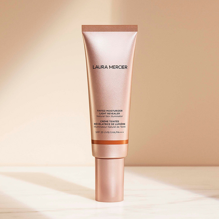 Beauty News, Laura Mercier, Tinted Moisturizer Light Revealer, Natural Skin Illuminator Broad Spectrum SPF25, ทินท์เท็ดมอยซ์เจอไรเซอร์, สูตรใหม่, สูตรโกลว, เผยผิวสวยทุกแสง, ผิวเปล่งปลั่ง, กระจ่างใส, ราคา, เท่าไร, ฉลองครบรอบ 25 ปี