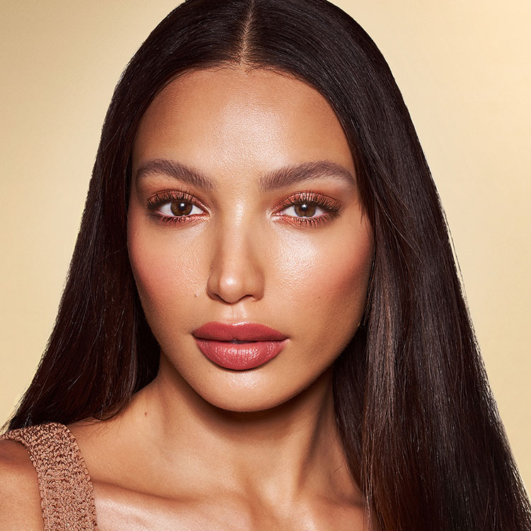 Beauty News, Charlotte Tilbury, Quick & Easy Makeup, Makeup Kit, Makeup Set, เมคอัพเซ็ต, คอลเลคชั่นใหม่, ออกใหม่, มาใหม่, เมคอัพสติ๊ก, เครื่องสำอางแบบแท่ง, พกพา, ง่าย, เร็ว, แต่งหน้าง่ายๆ