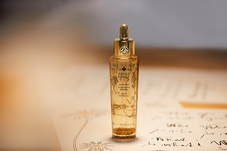 Beauty News, Guerlain, World Bee Day 2022, Tomáš Libertíny, Guerlain for Bees Conservation Programme, 20 - 22 พฤษภาคม 2565, Limited Edition Huile-en-Eau Abelle Royale