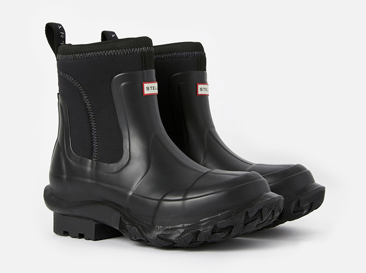 Fashion, รองเท้าบู้ท, Rain Boots, บู้ทยาง, กันฝน, รองเท้ากันฝน, แบรนด์เนม, รองเท้ายาง, Rubber Boots, Louis Vuitton Drops Flat Half Boot, Bottega Veneta Puddle Ankle Boot, Chloe Betty Rain Boot, Loewe Boot in Rubber, Moncler Loftgrip Rain Boots, Stella McCartney x Hunter Boots, Celine Flat Mid Boot Les Bottes De Pont Celine, Burberry House Check Panel Rain Boots, Jimmy Choo Yael Flat, Dior Ground Ankle Boot