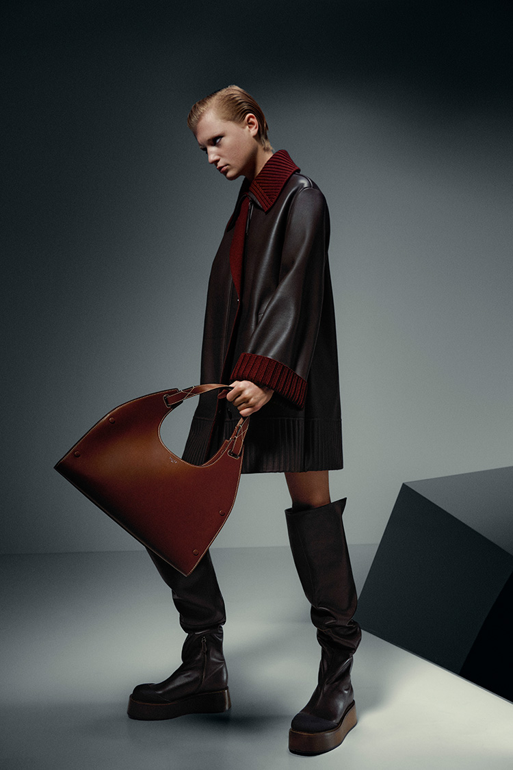 Fashion News, BALLY, AUTUMN/WINTER 2022, A/W 2022, คอลเลคชั่นใหม่, กระเป๋าหนัง, เสื้อผ้า, รองเท้า, ready-to-wear, bombé, กระเป๋าหนัง, ออกใหม่, มาใหม่, คลาสสิก, ตลอดกาล, เหนือกาลเวลา