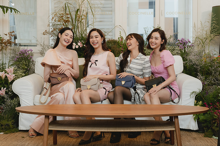 Fashion News, Coccinelle, Marvin, Marvin Twist, Special Edition, Fall/Winter 2022, ออกใหม่, คอลเลคชั่นใหม่, ออกใหม่, มาใหม่, Limited Edition, สีดำ, สีแดงเข้ม, สีน้ำเงิน, สีชมพูอ่อน