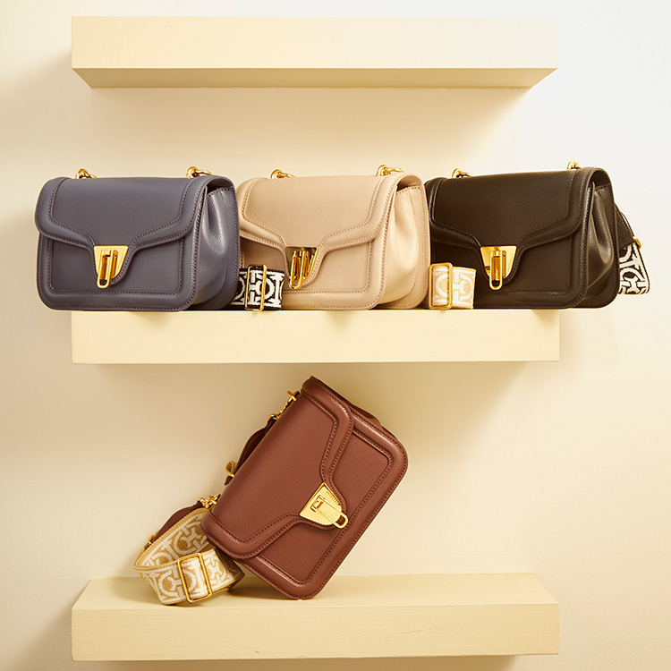 Fashion News, Coccinelle, Marvin, Marvin Twist, Special Edition, Fall/Winter 2022, ออกใหม่, คอลเลคชั่นใหม่, ออกใหม่, มาใหม่, Limited Edition, สีดำ, สีแดงเข้ม, สีน้ำเงิน, สีชมพูอ่อน