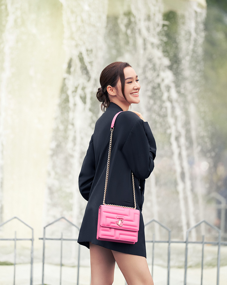 Fashion News, JIMMY CHOO, Varenne Avenue, กระเป๋า, ซีรีส์ใหม่, รุ่นใหม่, ออกใหม่, มาใหมา, กระเป๋าสะพาย, Shoulder Bag, City Is Your Playground, วุ้นเส้น วิริฒิพา, อแมนด้า ชาลิสา ออบดัม, เดียร์น่า ฟลีโป, มิ้นต์ ชาลิดา, กวาง-วรรณปิยะ, กวาง เดอะเฟซ