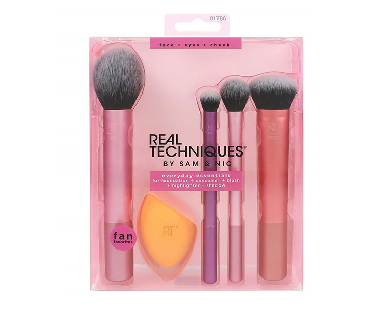 Beauty Items, เซ็ตแปรงแต่งหน้า, แปรงแต่งหน้า, เมคอัพ, Makeup Brush, เซ็ต, Limited Edition, ลิมิเต็ดเอดิชั่น, คอลเลคชั่นพิเศษ, น่าโดน, Charlotte Tilbury Magic Mini Brush Set - 6th Edition 2022, Laura Mercier An Artist's Gift Brush Collection Set (Limited Edition), M.A.C Brush With Fate Brush Essentials Kit, JungSaemMool Masterclass Brush Set, IT Cosmetics It's Your Heavenly Luxe Skin-Loving Brush Set, Sephora Collection Wishing You Makeup Brush Set Christmas (Limited Edition), Zoeva The Complete Brush Set, Real Techniques Make Up Brush Set + Egg Sponge, Supermom Rookie Brush Set, Brush Too Simple Pick Set