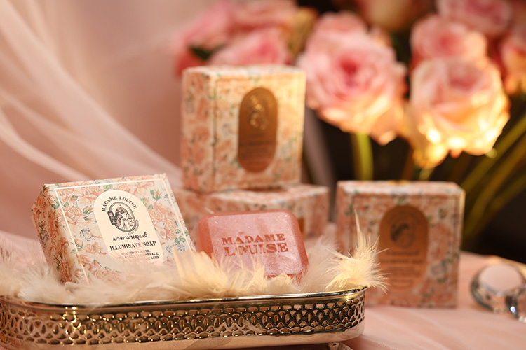 Beauty News, มาดามหลุยส์, Madame Louise, The Original Glycerin Soap, อิลลูมิเนท โซพ, โรส ไดมอนด์, ILLUMINATE SOAP, ROSE DIAMOND, ย้อนอายุผิว, สบู่มาดามหลุยส์, หลุยส์ เตชะอุบล, บริษัท ไทรทัน โฮลดิ้ง จำกัด (มหาชน), ปอย ตรีชฎา เพชรรัตน์, พรีเซ็นเตอร์, สบู่พรีเมียม, ใหม่, สูตรใหม่