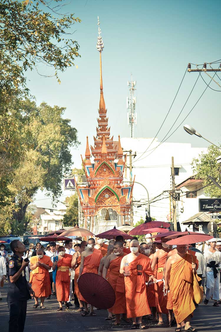 Lifestyle, เจ้าดวงเดือน ณ เชียงใหม่, เจ้ายาย, ไว้อาลัย, พิธีส่งสการตานคาบ, ประวัติ, แห่ปราสาท, ล้านนา, โบราณ, ดั้งเดิม, วัดพระสิงห์วรมหาวิหาร พระอารามหลวง, วัดสวนดอก พระอารามหลวง, จังหวัดเชียงใหม่