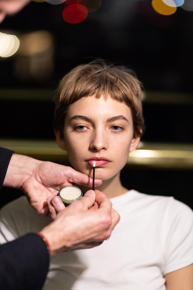 Beauty News, LA MER, COPERNI, PARIS FASHION WEEK, AW23, The Wolf and the Lamb, LaMerSoftCream, SoftAndRejuvenated, รันเวย์, backstage, makeup, เบื้องหลัง, เมคอัพลุค, แต่งหน้า, นางแบบ, ผิวสวยฉ่ำ, ชุ่มชื้น