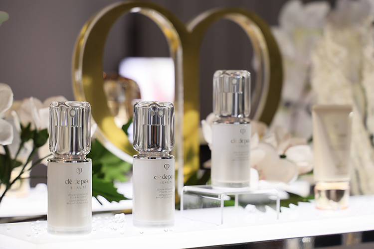 Beauty News, Clé de Peau Beauté, เคลย์ เดอ โป โบเต้, แบรนด์ญี่ปุ่น, ความงาม, Concentrated Brightening Serum, UV Protective Cream SPF50+/PA++++, Protective Lip Treatment SPF30+/PA+++, Mr.Kiyoshi Sato, เดียร์น่า ฟลีโป, Clé de Peau Beauté Thailand Brand Influencer, คุณปาริชาติ วีระเสถียร, กรรมการผู้จัดการ, บริษัท ชิเซโด้ (ไทยแลนด์) จำกัด