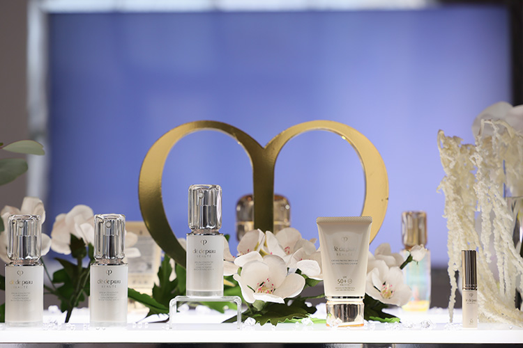 Beauty News, Clé de Peau Beauté, เคลย์ เดอ โป โบเต้, แบรนด์ญี่ปุ่น, ความงาม, Concentrated Brightening Serum, UV Protective Cream SPF50+/PA++++, Protective Lip Treatment SPF30+/PA+++, Mr.Kiyoshi Sato, เดียร์น่า ฟลีโป, Clé de Peau Beauté Thailand Brand Influencer, คุณปาริชาติ วีระเสถียร, กรรมการผู้จัดการ, บริษัท ชิเซโด้ (ไทยแลนด์) จำกัด