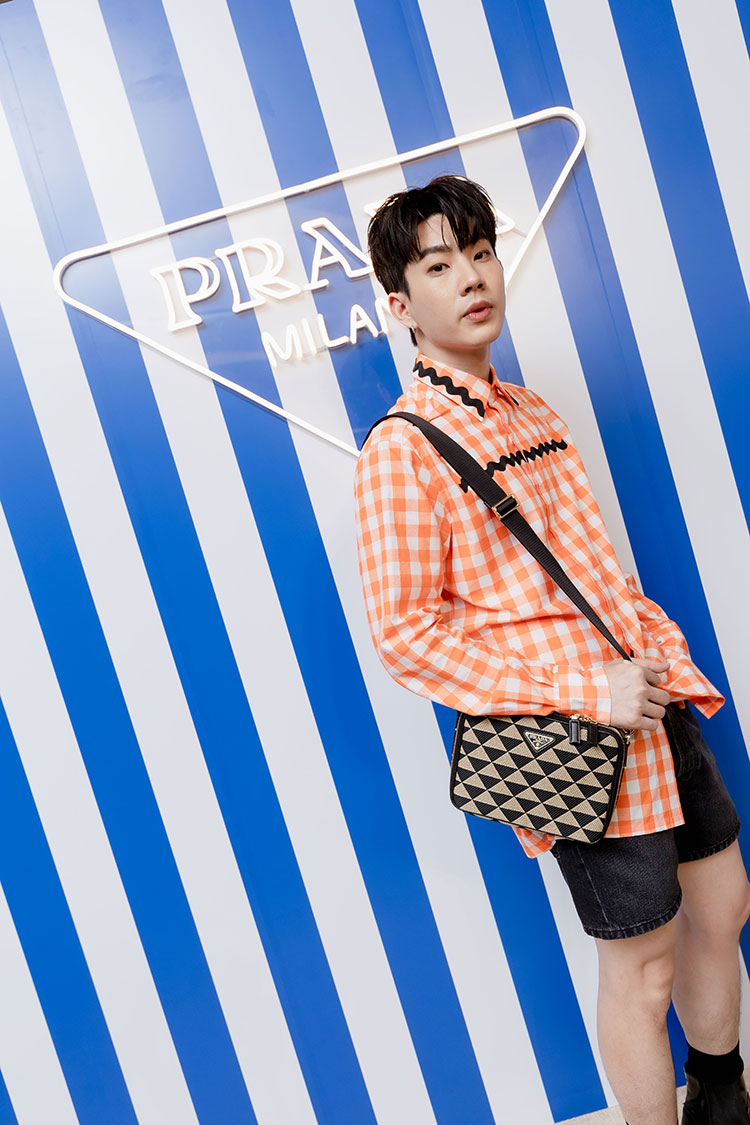 Fashion News, Prada, Prada Tropico, ป๊อปอัพสโตร์, Hall of Fame, สยามพารากอน, กรุงเทพฯ, คอลเลคชั่นใหม่, คอลเลคชั่นพิเศษ, กระเป๋า Raffia, กระเป๋า Re-Edition, รองเท้า, เสื้อผ้า, หมวก