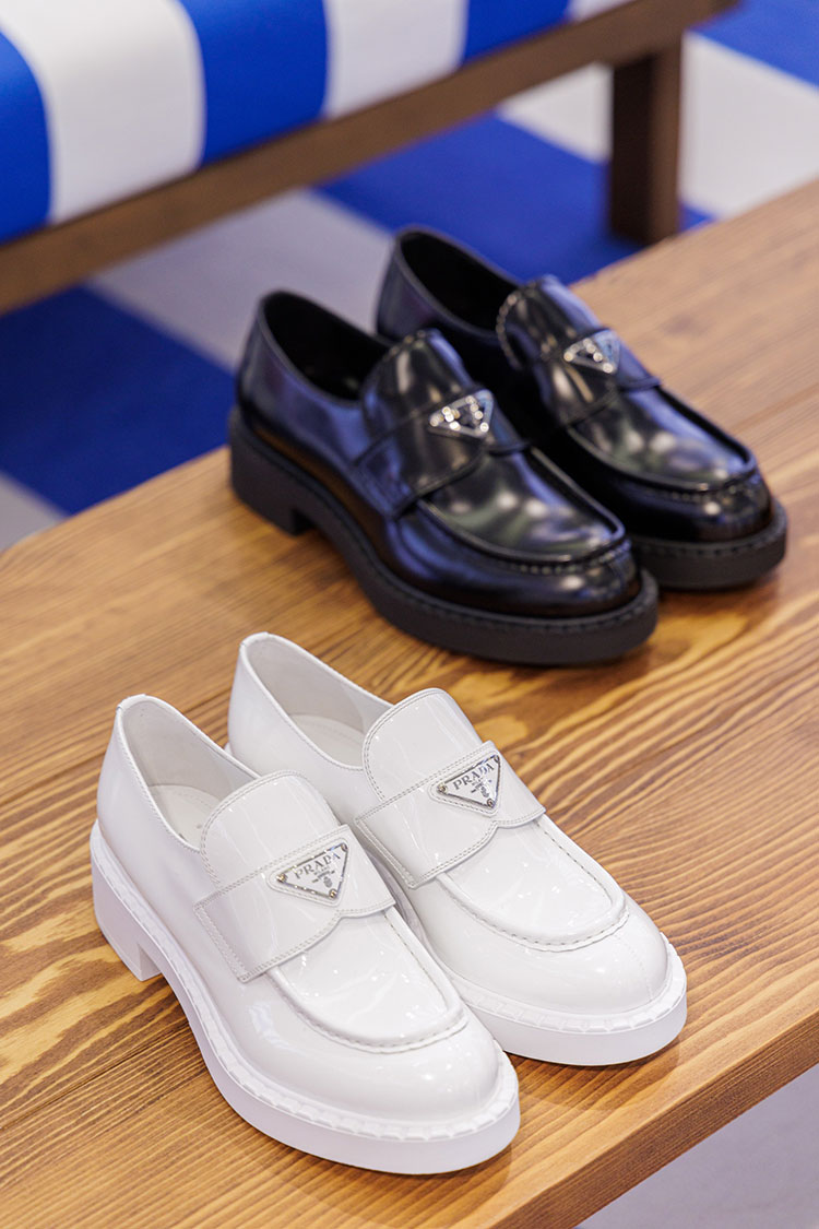 Fashion News, Prada, Prada Tropico, ป๊อปอัพสโตร์, Hall of Fame, สยามพารากอน, กรุงเทพฯ, คอลเลคชั่นใหม่, คอลเลคชั่นพิเศษ, กระเป๋า Raffia, กระเป๋า Re-Edition, รองเท้า, เสื้อผ้า, หมวก