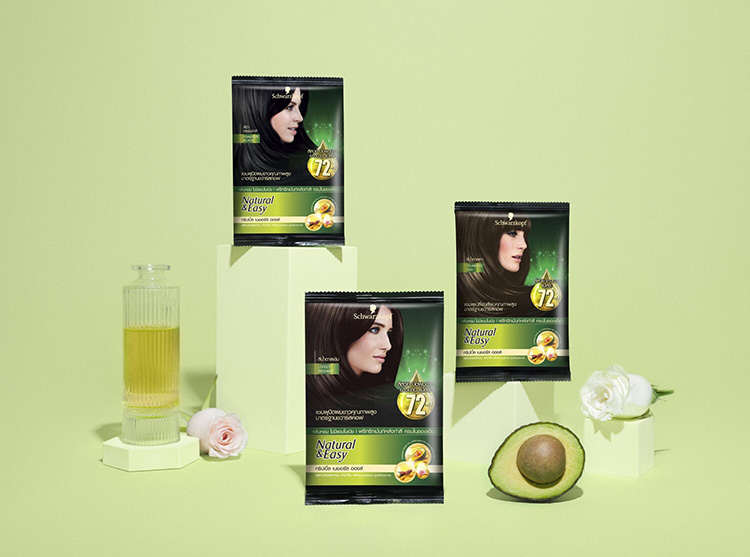 Beauty News, Schwarzkopf, แชมพูปิดผมขาว, Natural & Easy, ผลิตภัณฑ์จากธรรมชาติ, อ่อนวัย, ผมขาว, ผมหงอก, แจ็คกี้ ชาเคอลีน, ชวาร์สคอฟ, เฉดสี, ทำสีผมเอง, ง่ายๆ, ที่บ้าน, สีอ่อน, สีธรรมชาติ