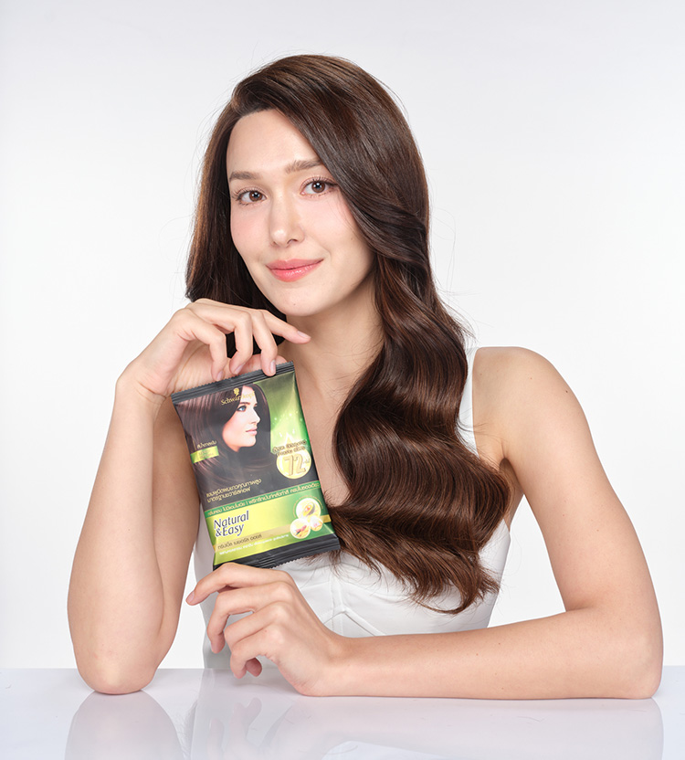 Beauty News, Schwarzkopf, แชมพูปิดผมขาว, Natural & Easy, ผลิตภัณฑ์จากธรรมชาติ, อ่อนวัย, ผมขาว, ผมหงอก, แจ็คกี้ ชาเคอลีน, ชวาร์สคอฟ, เฉดสี, ทำสีผมเอง, ง่ายๆ, ที่บ้าน, สีอ่อน, สีธรรมชาติ