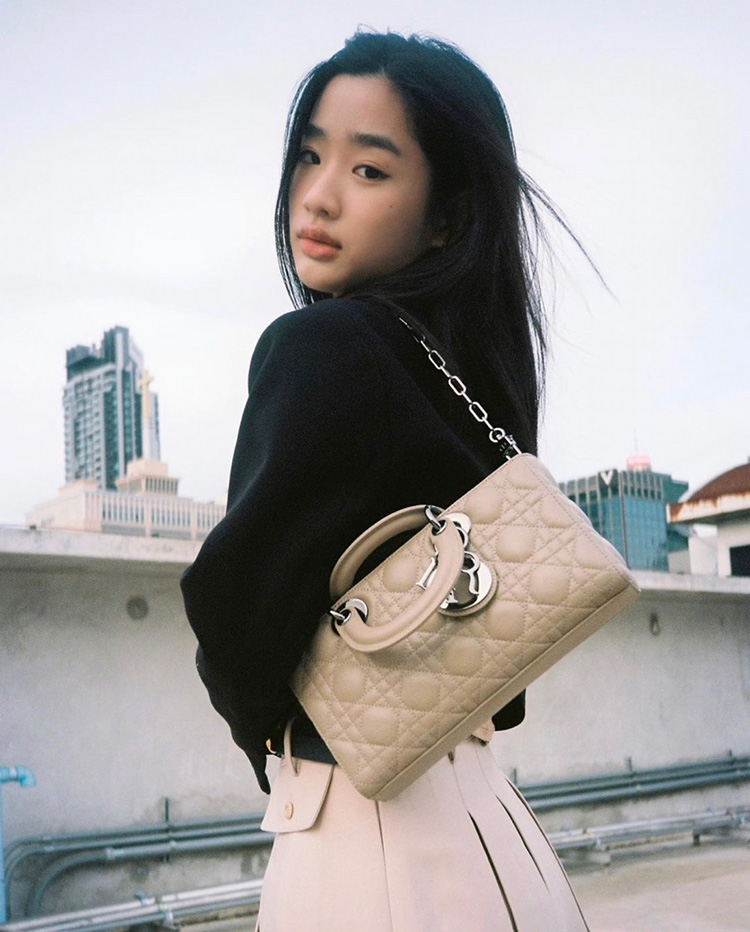 Fashion, กระเป๋า, Bag, ทรงยาว, แนวนอน, กระเป๋ากว้าง, กระเป๋าสะพาย, Shoulder Bag, กระเป๋าถือ, Handle Bag, ออกใหม่, คอลเลคชั่นใหม่, เทรนด์, Summer 2023, Dior Small Lady D-Joy, Tory Burch Lee Radziwill Petite Cat Eye, Miu Miu Leather Top-Handle Bag, Loewe Paseo Bag, Jacquemus Le Bambino Long, Gucci Horsebit 1955 Small Shoulder Bag, Fendi Baguette, Marni Relativity Medium Bag, Axel Arigato for Mulberry Shoulder Bag, Prada Leather mini-bag, Valentino Garavani Locò Shoulder Bag