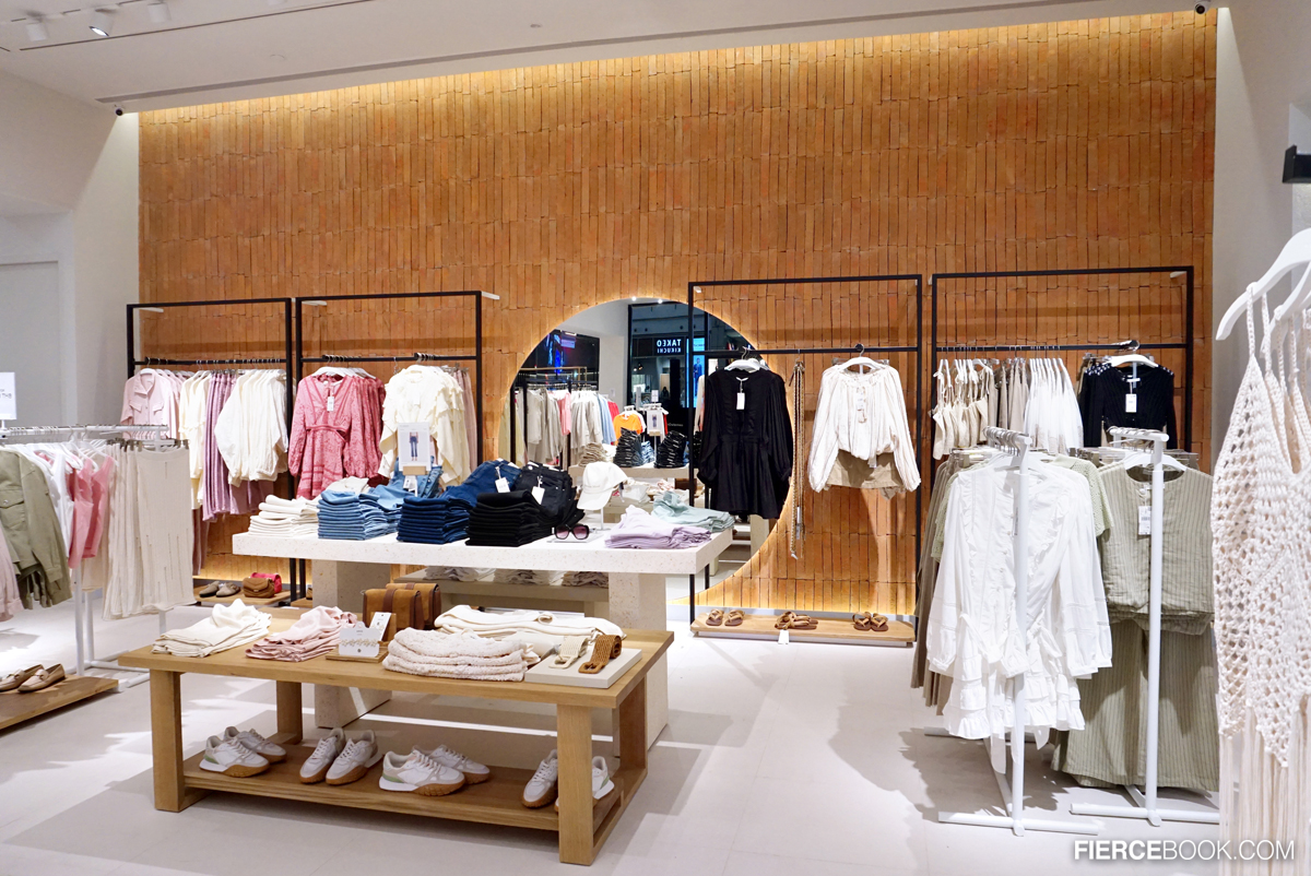 Fashion, MANGO,เซ็นทรัลเวิลด์, review, คอนเซ็ปต์สโตร์, คอลเลคชั่นใหม่, Spring/Summer 2023, เสื้อผ้า, กระเป๋า, รองเท้า, แอคเซสเซอรี่, แมงโก้, ร้าน, ช็อป, สโตร์, แฟชั่นไอเทม, มิกซ์แอนด์แมทช์, Mixed & Match