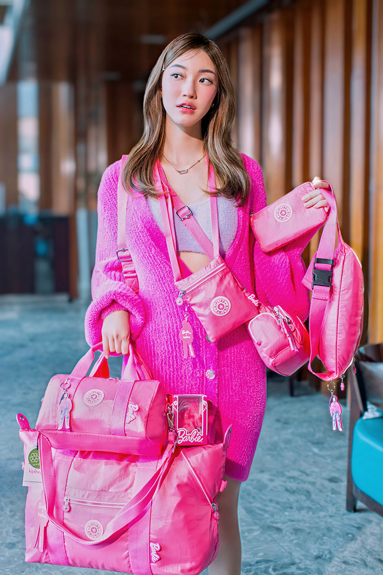 Fashion, Kipling, Barbie x Kipling, Barbiecore, collaboration, ร่วมงานกัน, บาร์บี้, คอลเลคชั่นบาร์บี้, ออกใหม่, คอลเลคชั่นใหม่, กระเป๋า, สีชมพู, ซัมเมอร์, summer 2023