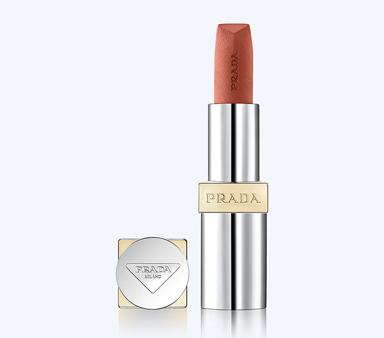Beauty News, Prada Beauty, คอลเลคชั่น, เมคอัพ, สกินแคร์, แปรงแต่งหน้า, ลิปสติก, อายแชโดว์, รองพื้น, ฟองน้ำ, เซรั่ม, ครีม, คลีนเซอร์, ล้างเมคอัพ, ล้างหน้า, Prada Reveal, Prada Dimensions, Prada Monochrome Soft Matte, Prada Monochrome Hyper Matte, Prada Balm, Prada Augmented Skin The Cream, Prada Augmented Skin The Serum, Prada Augmented Skin The Cleanser, Prada Brush, Prada Blender, ราคา, เท่าไร