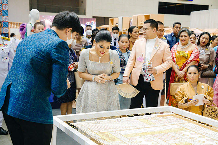 Fashion News, Silk Festival 2023, เจ้าฟ้าหญิงสิริวัณณวรีฯ, แฟชั่นโชว์,​ ผ้าไทย, อิมแพ็ค, เมืองทองธานี, หัตถกรรม, ไทยดีไซเนอร์, Sustainable Fashion, แฟชั่นแห่งความยั่งยืน