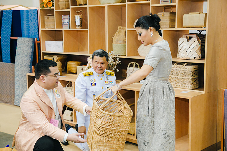 Fashion News, Silk Festival 2023, เจ้าฟ้าหญิงสิริวัณณวรีฯ, แฟชั่นโชว์,​ ผ้าไทย, อิมแพ็ค, เมืองทองธานี, หัตถกรรม, ไทยดีไซเนอร์, Sustainable Fashion, แฟชั่นแห่งความยั่งยืน