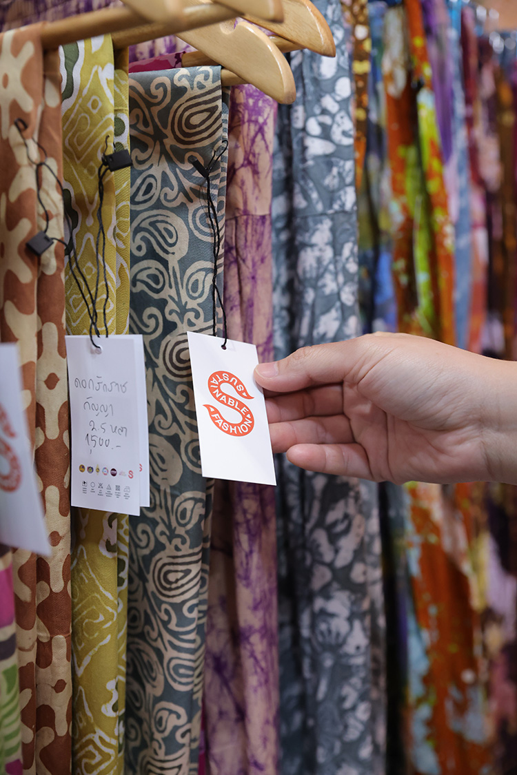 Fashion News, Silk Festival 2023, เจ้าฟ้าหญิงสิริวัณณวรีฯ, แฟชั่นโชว์,​ ผ้าไทย, อิมแพ็ค, เมืองทองธานี, หัตถกรรม, ไทยดีไซเนอร์, Sustainable Fashion, แฟชั่นแห่งความยั่งยืน