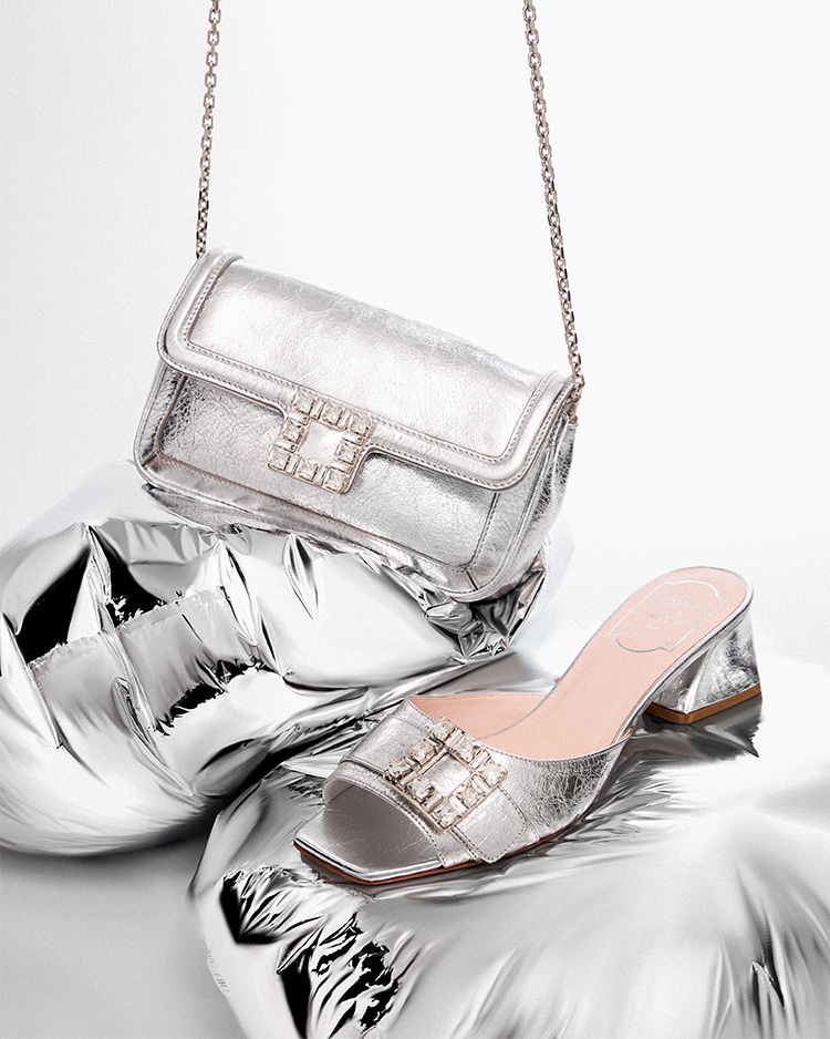 Fashion News, Roger Vivier, Thailand Édition Limitée 2024, Les Éléments Vivier, Tres Vivier Strass Buckle Mules, Jeu de Fille Strass Buckle Clutch Bag, รองเท้า, กระเป๋า, วาเลนไทน์, Spring/Summer 2024