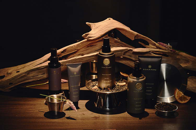 Beauty News, HARNN, หาญ, Black Tea & Sage Collection, คอลเลคชั่นใหม่, ผลิตภัณฑ์ดูแลผิวกาย, อาบน้ำ, บำรุงผิว, HARNN Black Tea & Sage Body Wash, HARNN Black Tea & Sage Body Lotion, HARNN Black Tea & Sage Body Oil, HARNN Black Tea & Sage Body Scrub, HARNN Black Tea & Sage Hand Cream, HARNN Black Tea & Sage Hand Sanitizing Spray, ราคา, เท่าไร