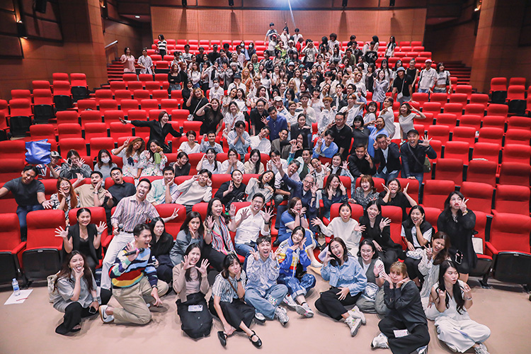 Fashion News, Sir Paul Smith, Paul Smith, บรรยาย, งานสัมมนา, Central Embassy, แฟล็กชิปสโตร์, มหาวิทยาลัยศรีนครินทรวิโรฒ, แฟชั่น, มศว., ความคิดสร้างสรรค์, แรงบันดาลใจ, CMG, ประเทศไทย, นิสิต, นักศึกษา, เซ็นทรัล มาร์เก็ตติ้ง กรุ๊ป
