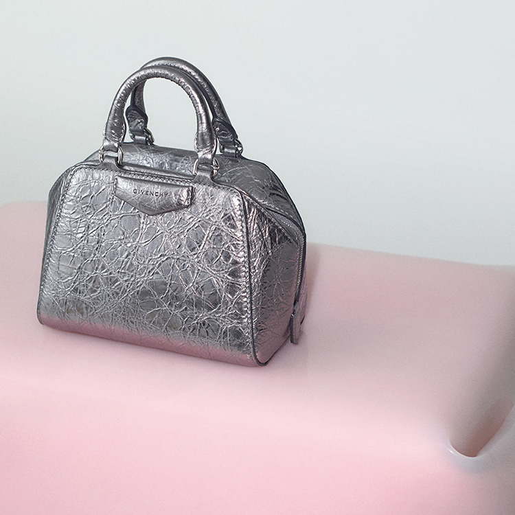 Fashion News, Givenchy, ANTIGONA CUBE, กระเป๋า, รุ่นใหม่, ล่าสุด, คอลเลคชั่นใหม่, ฤดูใบไม้ร่วง 2024, Fall 2024, กระเป๋าหนัง, แอนติโกน่า คิวบ์, จีวองชี่