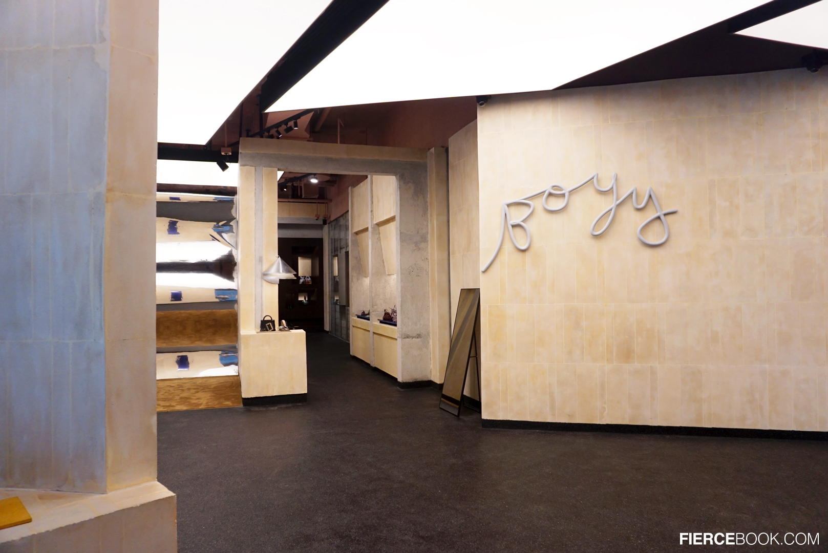 Fashion, แคมเปญ, ฉลองครบรอบ 10 ปี, Central Embassy, โปรโมชั่น, เซ็นทรัล เอ็มบาสซี่, ช้อปปิ้ง, voucher, Top Spender, Cartier, Christian Louboutin, BOYY, Club21